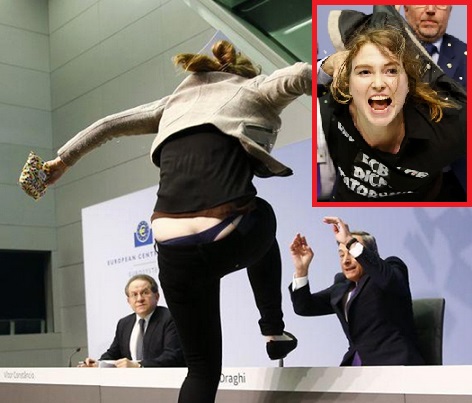 contestatrice in perizoma aggredisce Draghi contestatrice in perizoma aggredisce Draghi