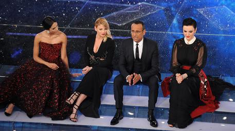 Sanremo 2015 Carlo Conti e le vallette