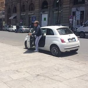 il capo dei vigili in divieto di sosta